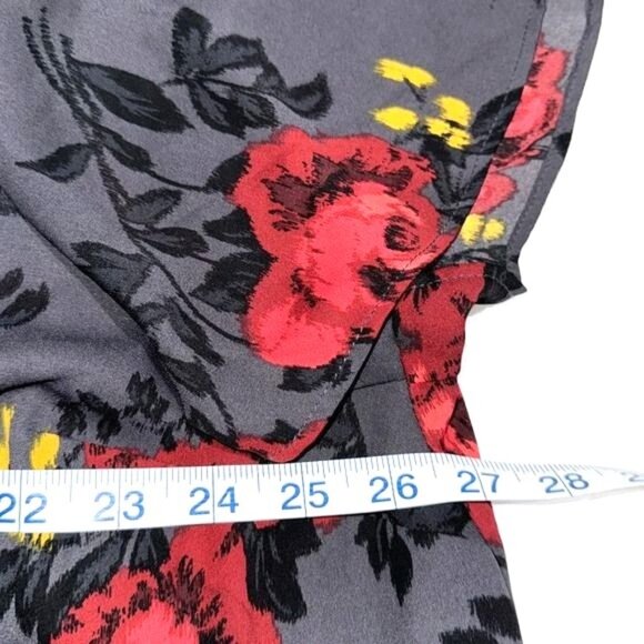 Torrid Womens Plus Size 4 Gray Floral Print Dress With Red Roses & Short Sleeves - Picture 3 of 7